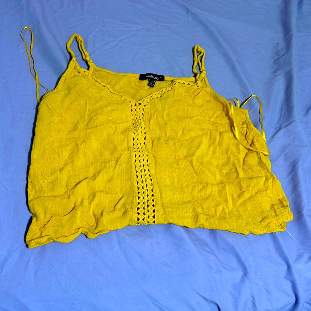 M yellow crop top shirt